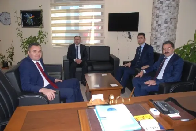 Tuşba Kaymakamı Sarı'dan Veda Ziyareti Tuşba Kaymakamı Sarı'dan Veda Ziyareti