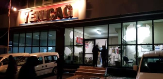 Yeni Çağ Gazetesi Binasına Taşlı Sopalı Saldırı (1)