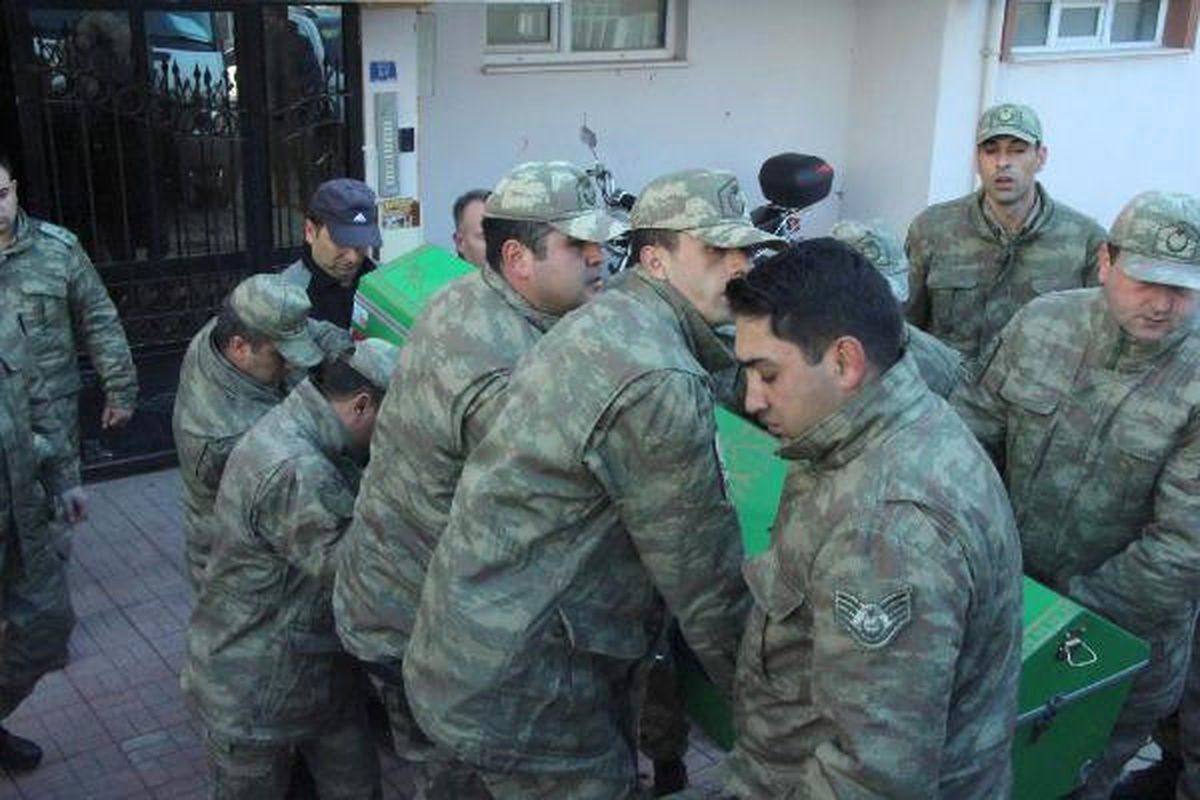 Astsubay, Evinde Tabancayla İntihar Etti