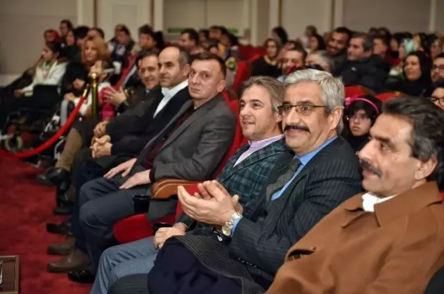 Down Sendromlu Çocukların Performansı Büyüledi Down Sendromlu Çocukların Performansı Büyüledi