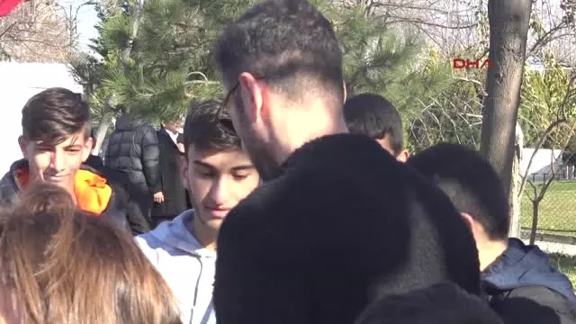 Galatasaray'ın Yıldızları Halı Sahada Oynadı Galatasaray'ın Yıldızları Halı Sahada Oynadı