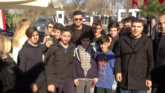 Ünlü Futbolcular, Çocuklar Için Bir Araya Geldi Ünlü Futbolcular, Çocuklar Için Bir Araya Geldi