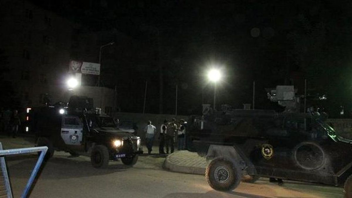 Hazro'da Jandarma Karakoluna Bombalı Araçla Saldırı Düzenlendi