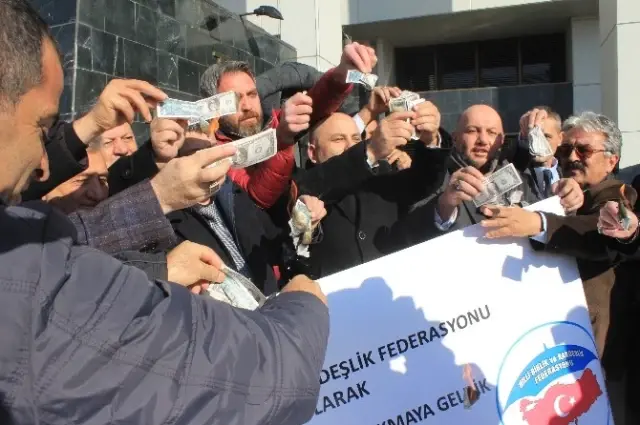 Merkez Bankası Önünde Dolar Eylemi Merkez Bankası Önünde Dolar Eylemi