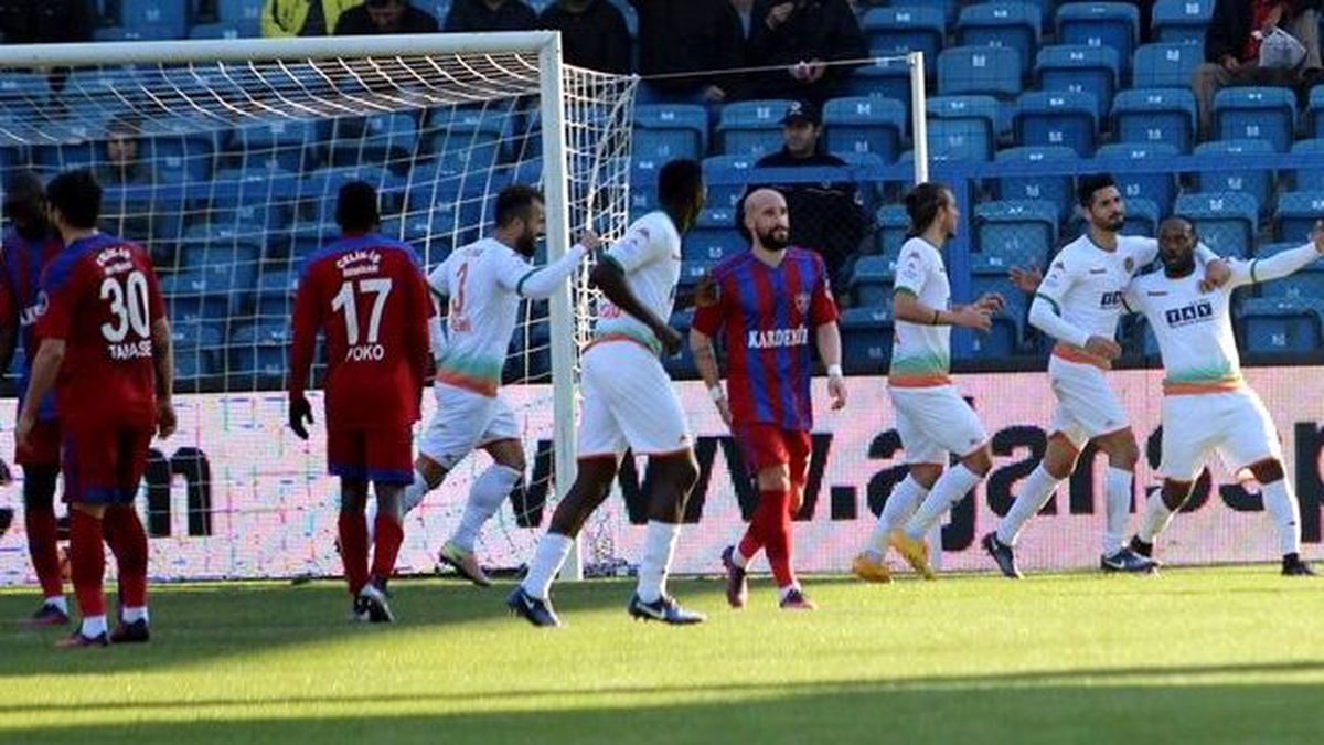 Aytemiz Alanyaspor Deplasmanda Kardemir Karabükspor'u 2-0 Yendi