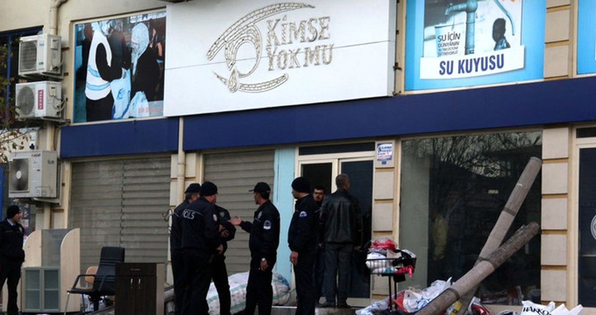 FETÖ'den Mühürlenen Derneğe Yağma: 40 Gözaltı