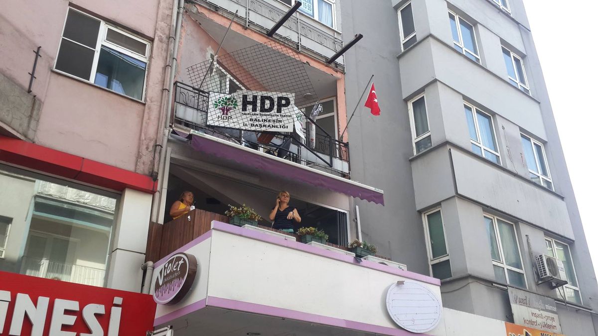 Balıkesir'de HDP Binasına Silahlı Saldırı