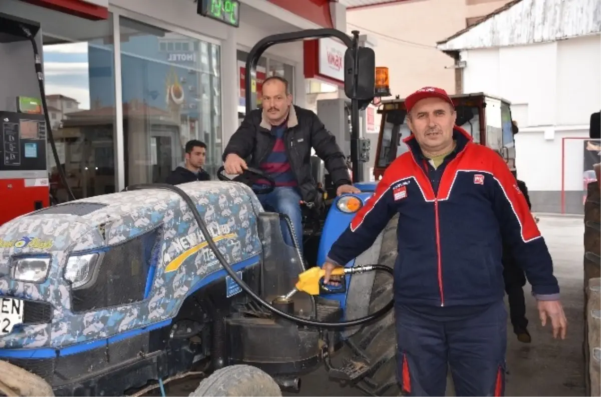 Bilecik'te Çiftçilere ve Muhtarlara Yüzde 5 İndirimli Mazot