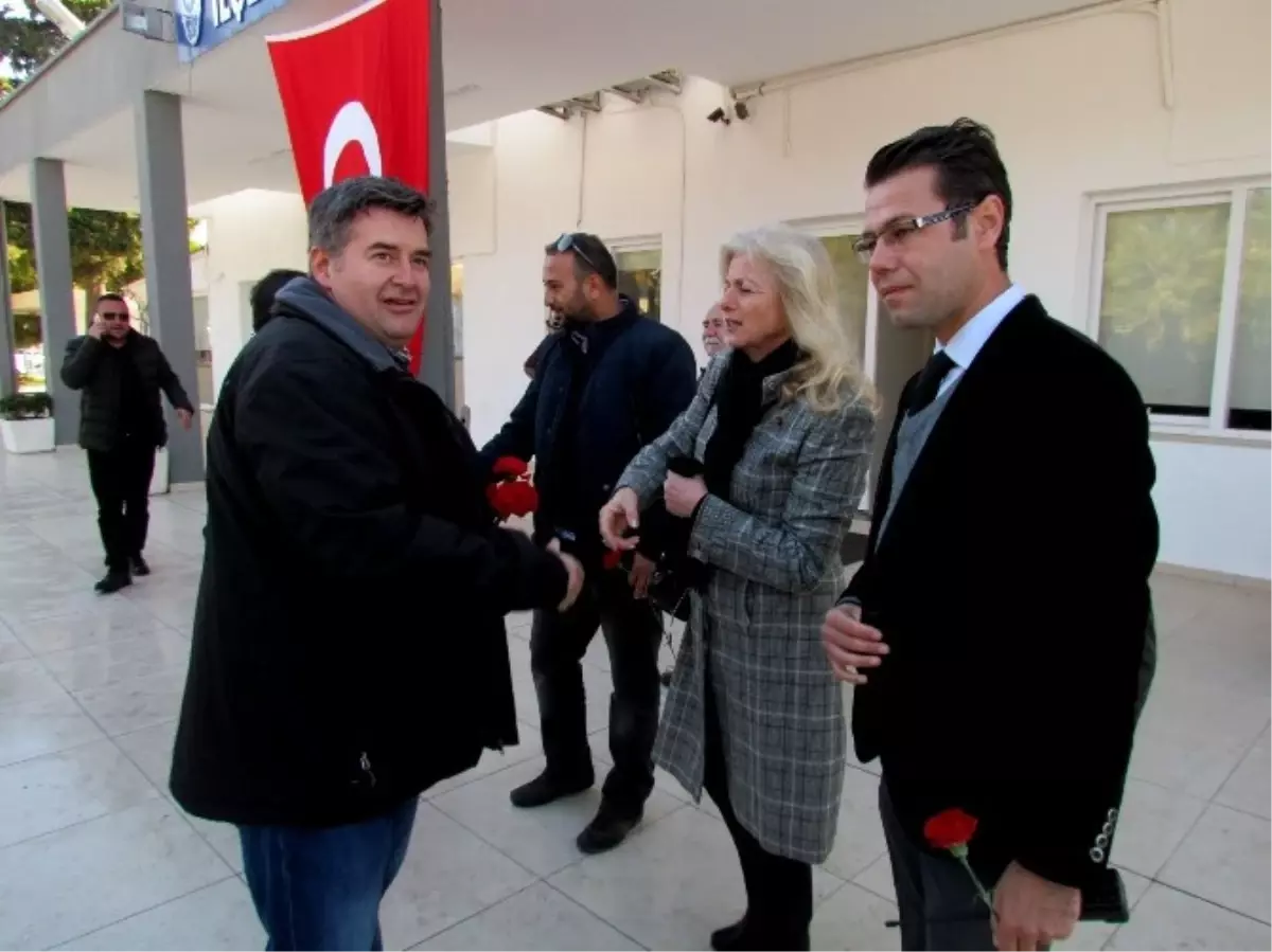 Çeşme'de CHP'lilerden Emniyete Taziye Ziyareti