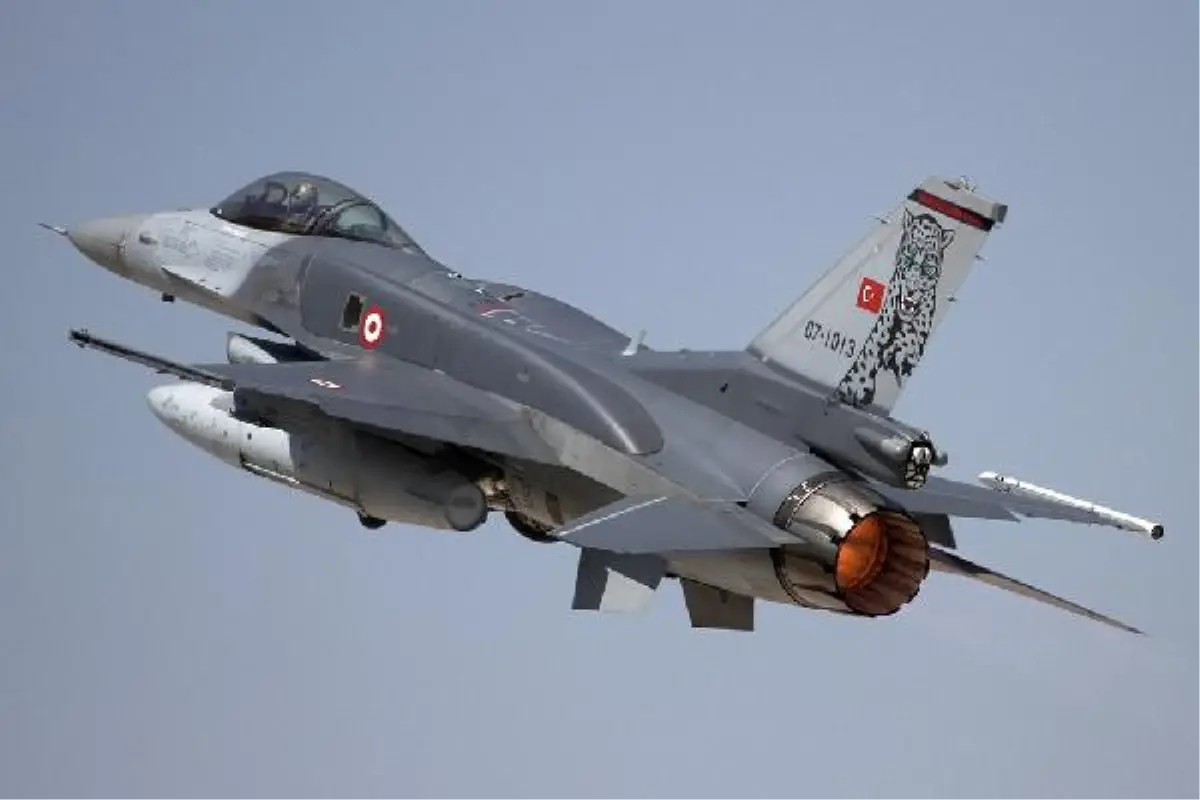 Diyarbakır'da F-16 Savaş Uçağı Düştü, Pilot Sağ Kurtuldu (2) - Yeniden