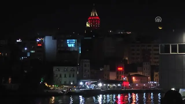Galata Kulesi Kırmızı Beyaza Büründü
