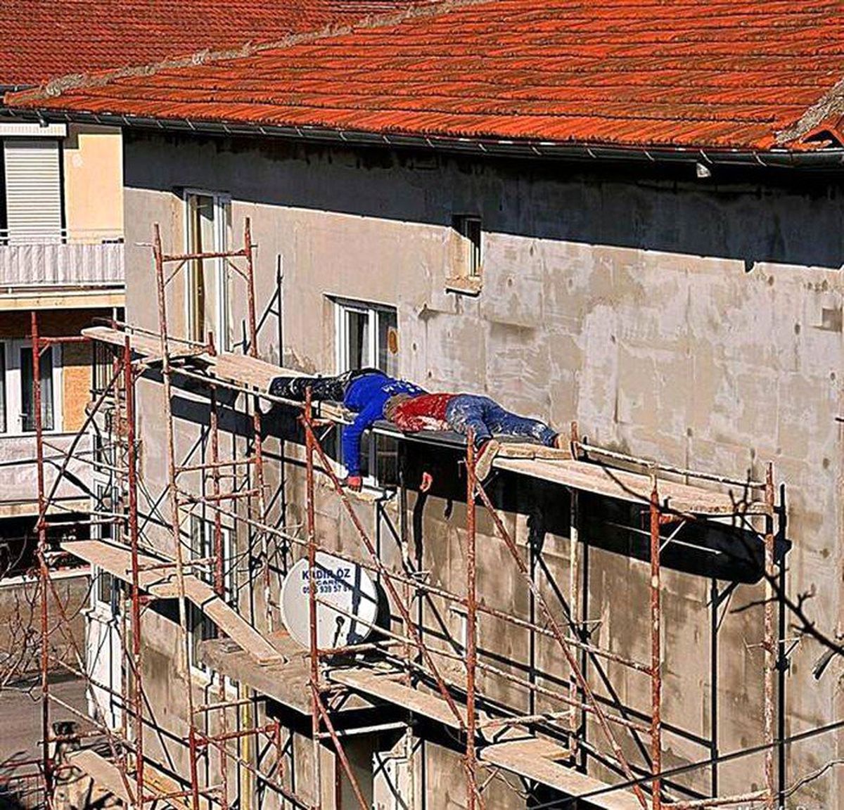 İşçiler, 12 Metrelik İnşaat İskelesinde Uyudu