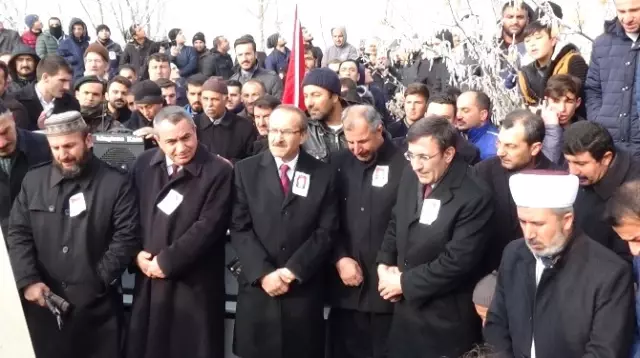 Muş Şehidine Ağladı Muş Şehidine Ağladı