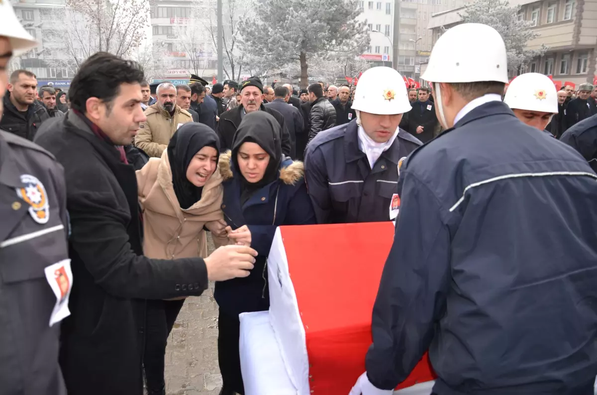 Muşlu Şehit Polis Türkçe ve Kürtçe Ağıtlarla Uğurlandı