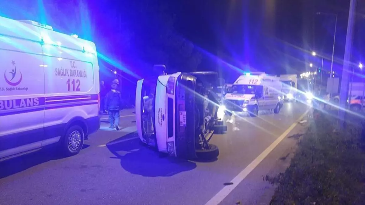 Samsun'da İki Minibüs Çarpıştı: 10 Yaralı