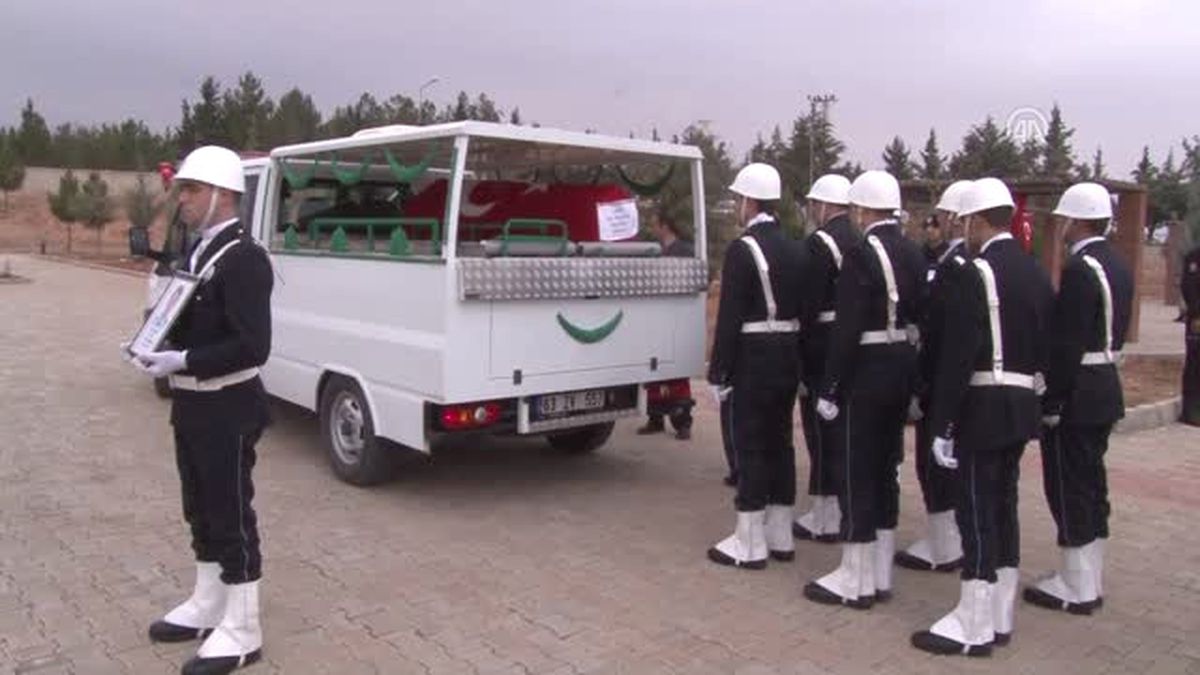 Şehit Polis Memuru Çiçek Son Yolculuğuna Uğurlandı (2)