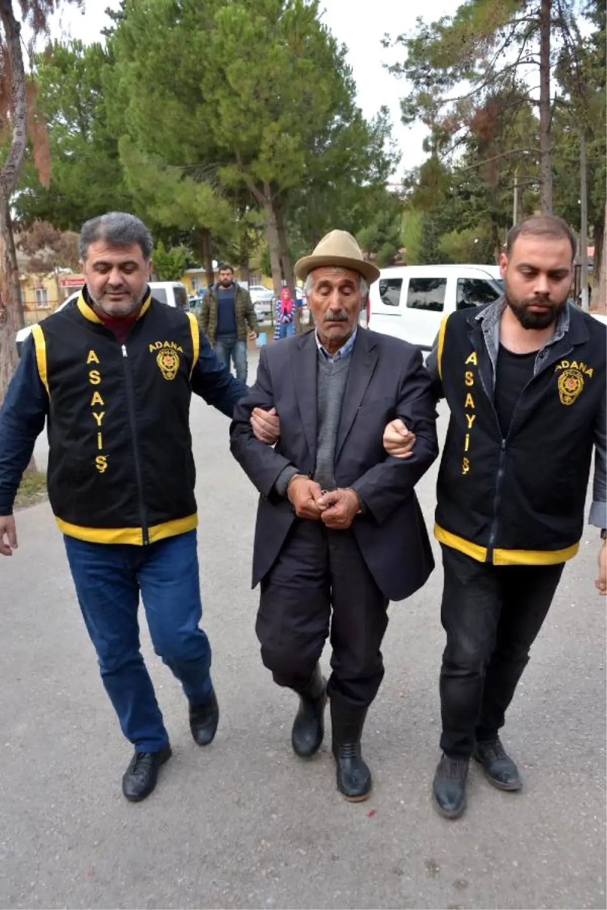 Suyunu Kesen Ev Sahibini Öldürdü (2)