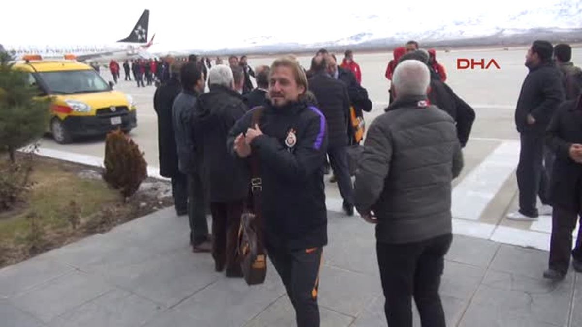 Galatasaray'a Erzincan'da Meşaleli Karşılama