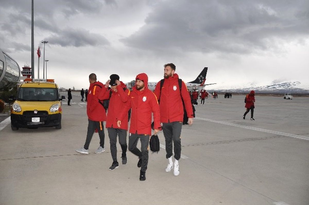 Galatasaray'a Erzincanlı Taraftarlardan Sevgi Seli