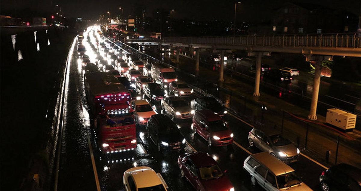 İstanbul'da Kar Etkisini Arttırdı! Trafik Durma Noktasına Geldi