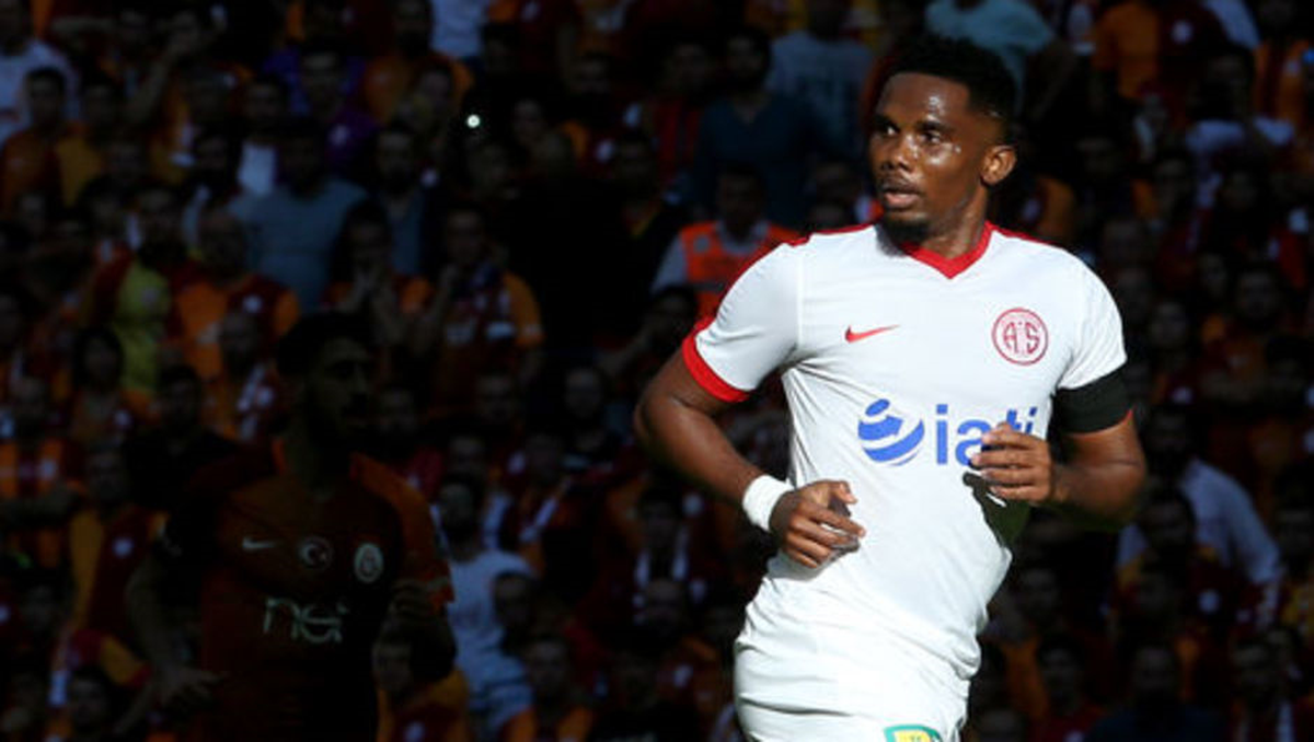 Samuel Eto'o, Çevik Kuvvet Şube Müdürü'ne Sarılarak Öptü