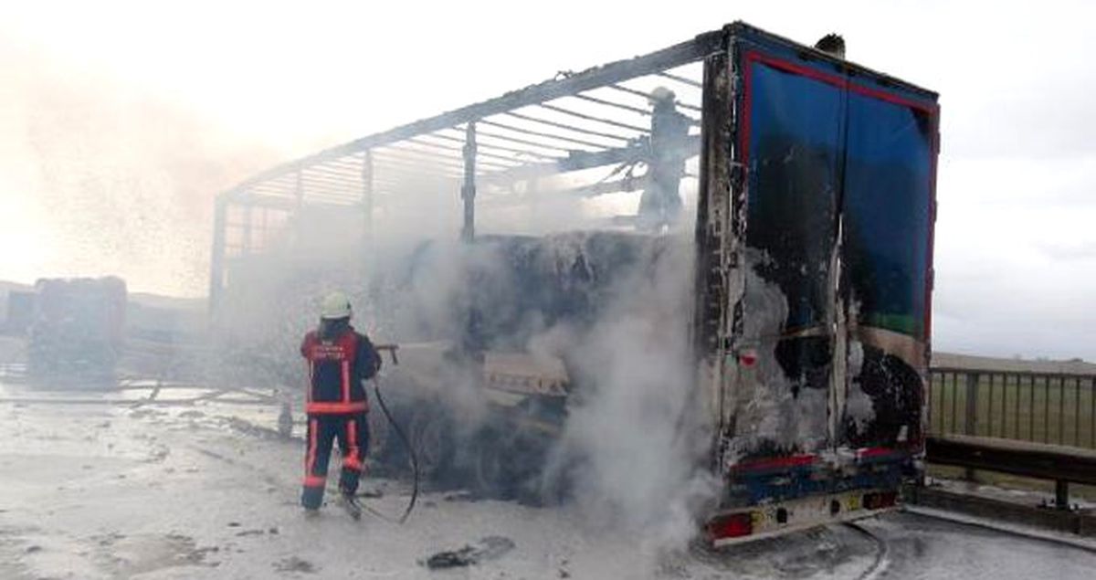 TIR Dorsesinde Yangın! TEM 1 Saat Boyunca Trafiğe Kapandı