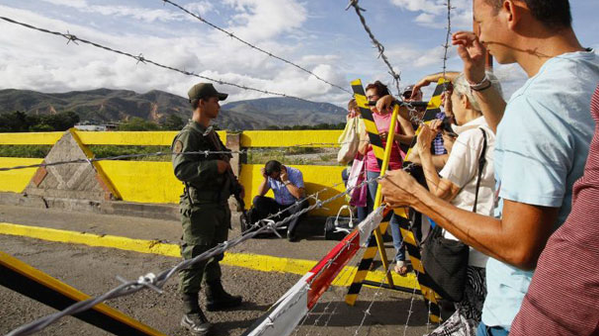 Venezuela, Kolombiya ile Sınırını Kapattı