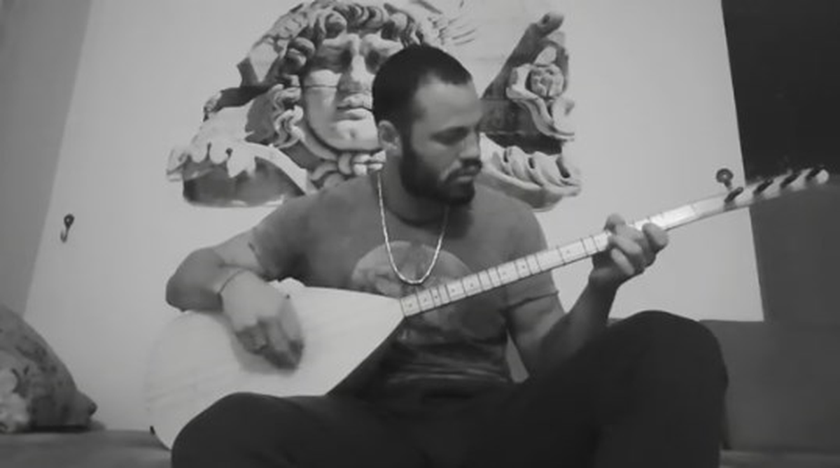Avatar Atakan, Bağlama Çaldığı Videoyu Paylaştı