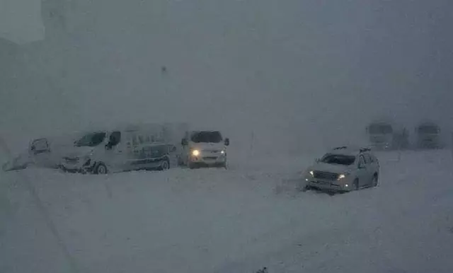 Kar Yağdı Araçlar Yoldan Çıktı Kar Yağdı Araçlar Yoldan Çıktı
