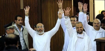 Mısır'da Darbe Karşıtlarının Yargılanması