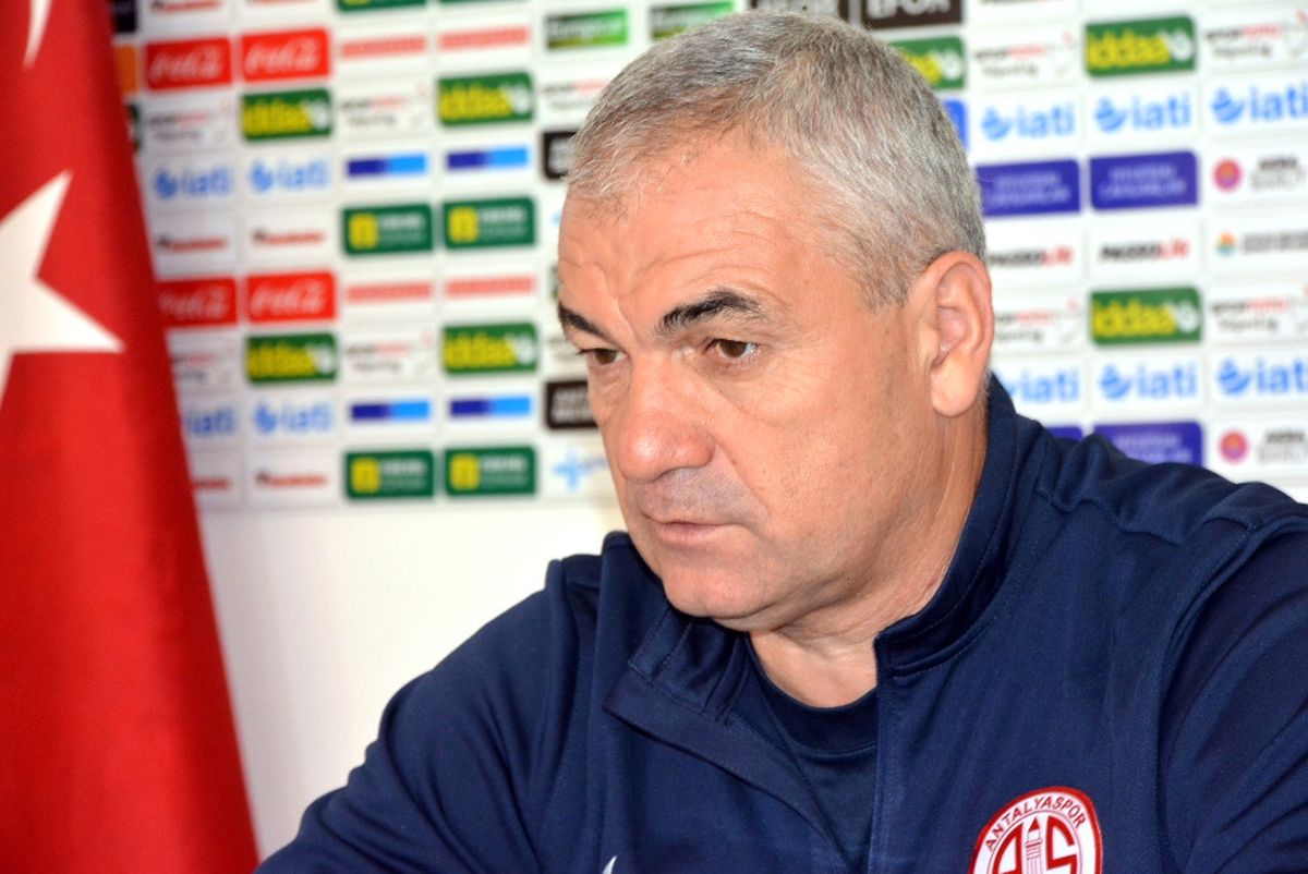 Antalyaspor, Eski Futbolcusu Emrah Başsan ile İlgilenmiyor