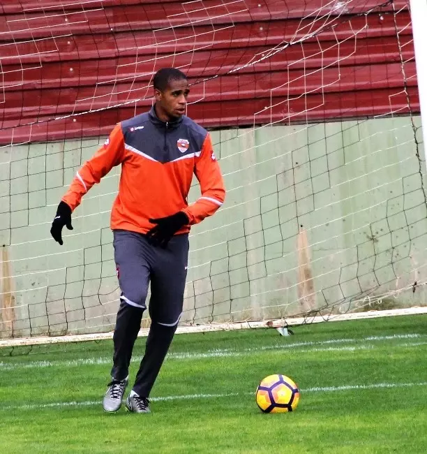 Golle Tanışamayan Edgar Şans Bekliyor Golle Tanışamayan Edgar Şans Bekliyor