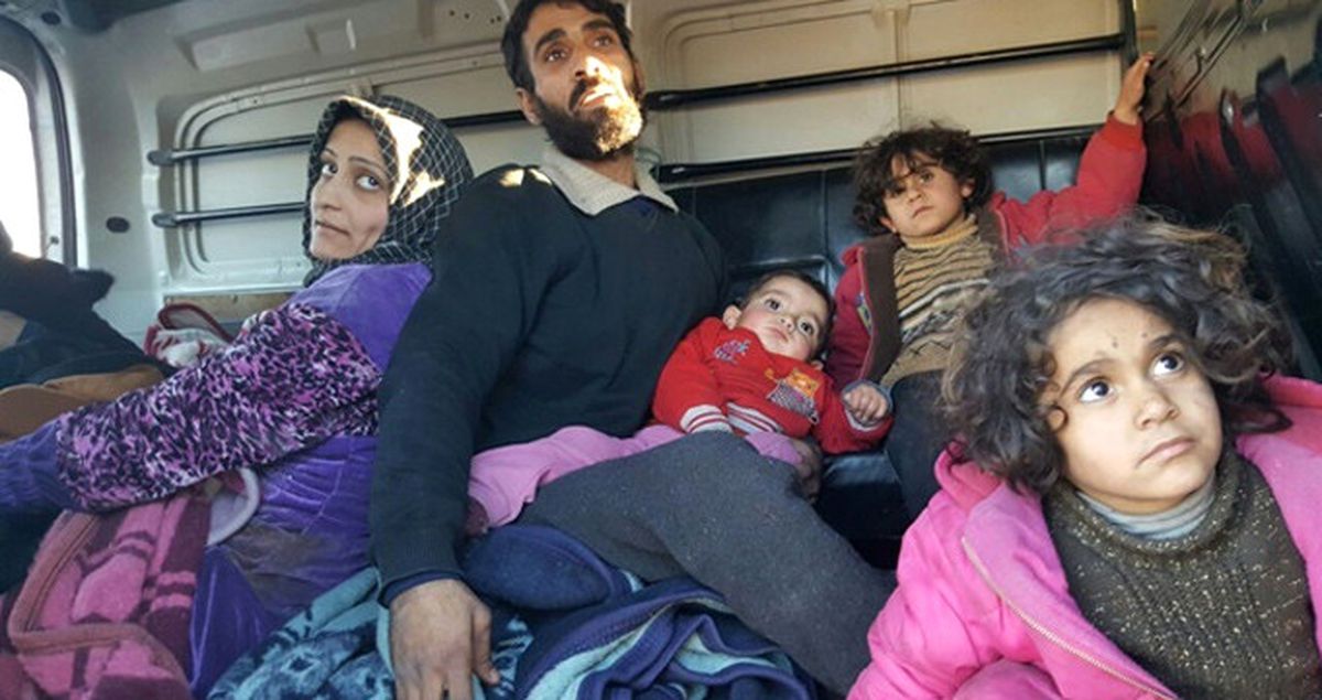Halep'ten İlk Tahliye Konvoyu Muhaliflerin Bölgesine Ulaştı