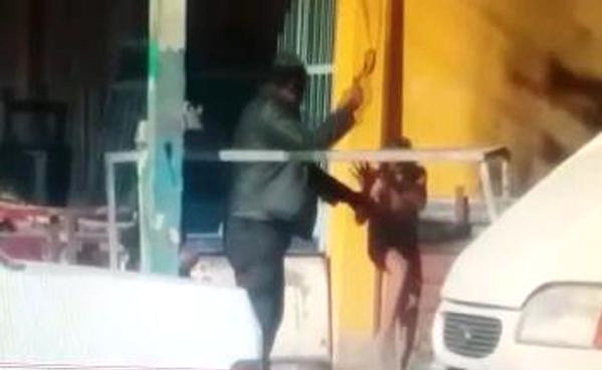 Okula Gitmeyen Oğlunu Çırılçıplak Soyup Kemerle Dövdü