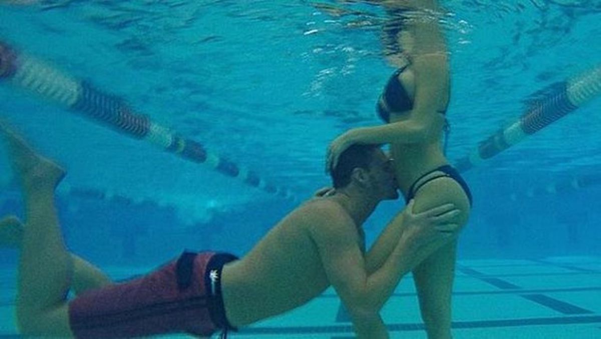 Ünlü yüzücü Ryan Lochte, Baba Olacağını Havuz Pozuyla Duyurdu