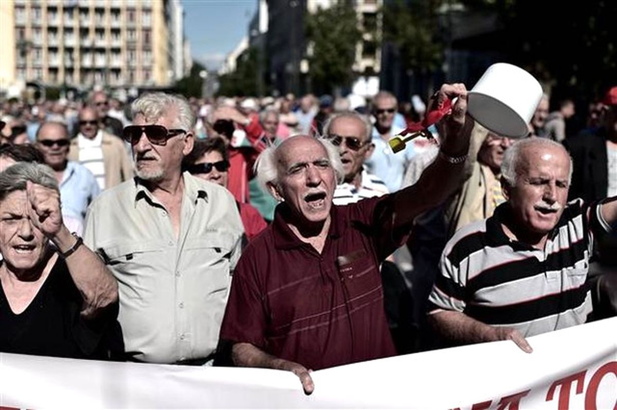 Yunanistan'da Emeklilerden Protesto