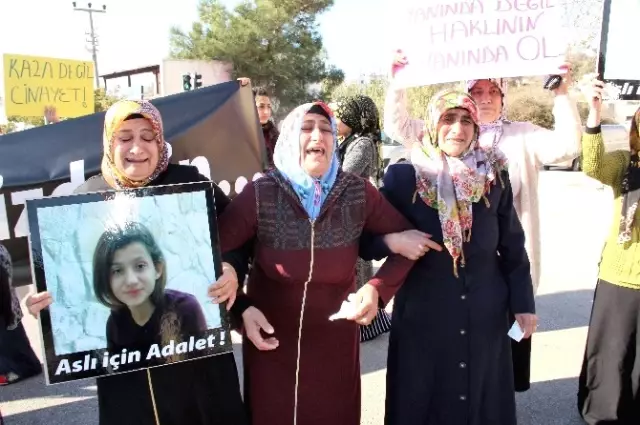 Aslı İçin Yolu Kapattılar