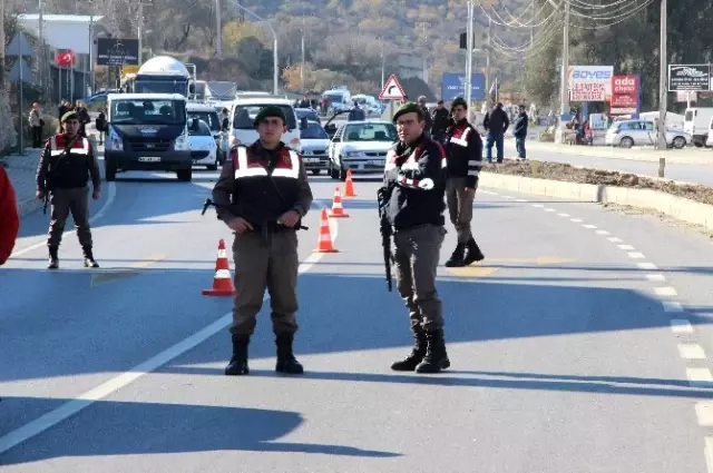 Aslı İçin Yolu Kapattılar