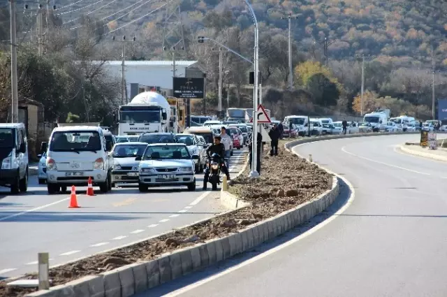 Aslı İçin Yolu Kapattılar