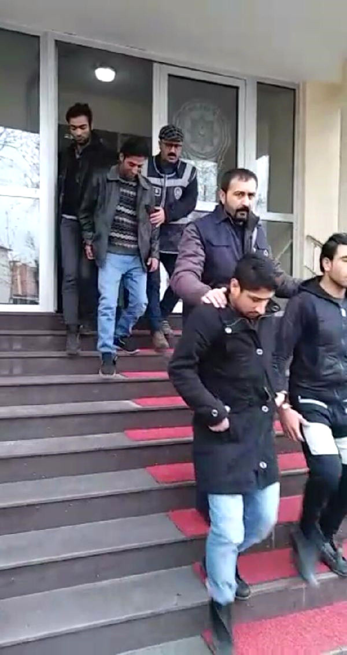 Adapazarı'nda Evi Basıp, Borcu Olan Afgan Genci Balkondan Attılar