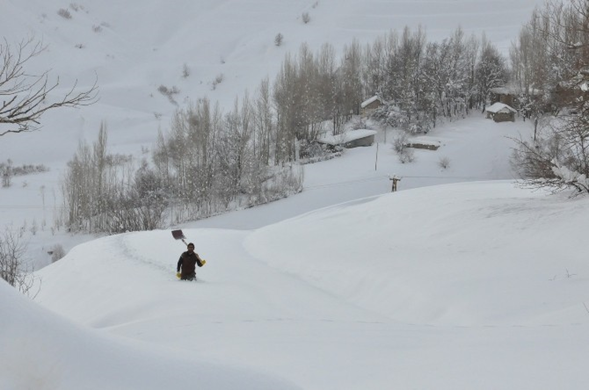 Hakkari'de 37 Köy ve 126 Mezra Yolu Ulaşıma Kapandı