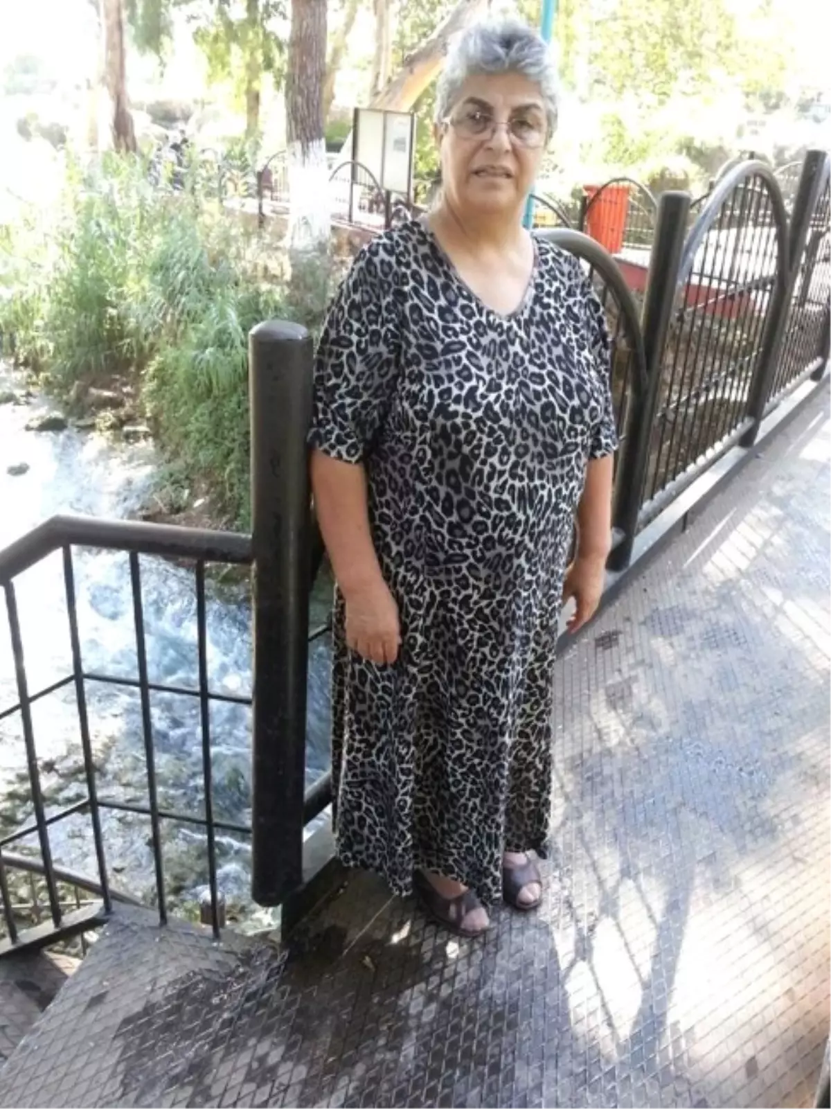 İki Oğlunu ve Eşini Art Arda Kaybeden Kadın Ağabeyinin Cenazesinde Öldü