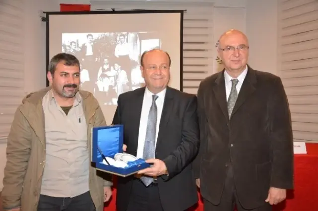 Orhan Kemal'in Oğlu Efeler'deki Edebiyat Tutkunlarına Babasını Anlattı Orhan Kemal'in Oğlu Efeler'deki Edebiyat Tutkunlarına Babasını Anlattı