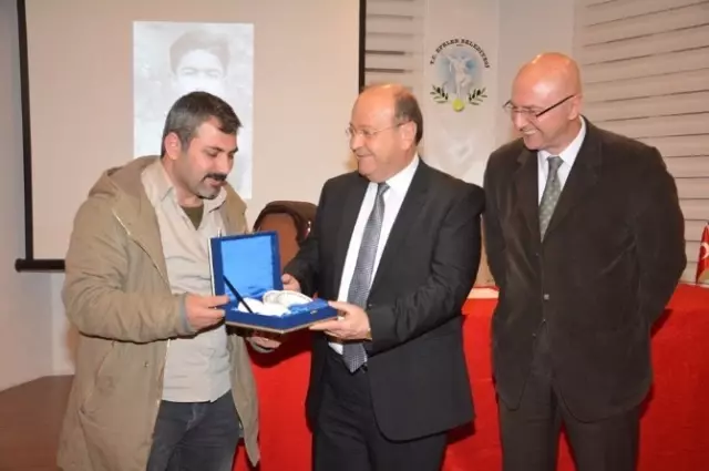 Orhan Kemal'in Oğlu Efeler'deki Edebiyat Tutkunlarına Babasını Anlattı Orhan Kemal'in Oğlu Efeler'deki Edebiyat Tutkunlarına Babasını Anlattı