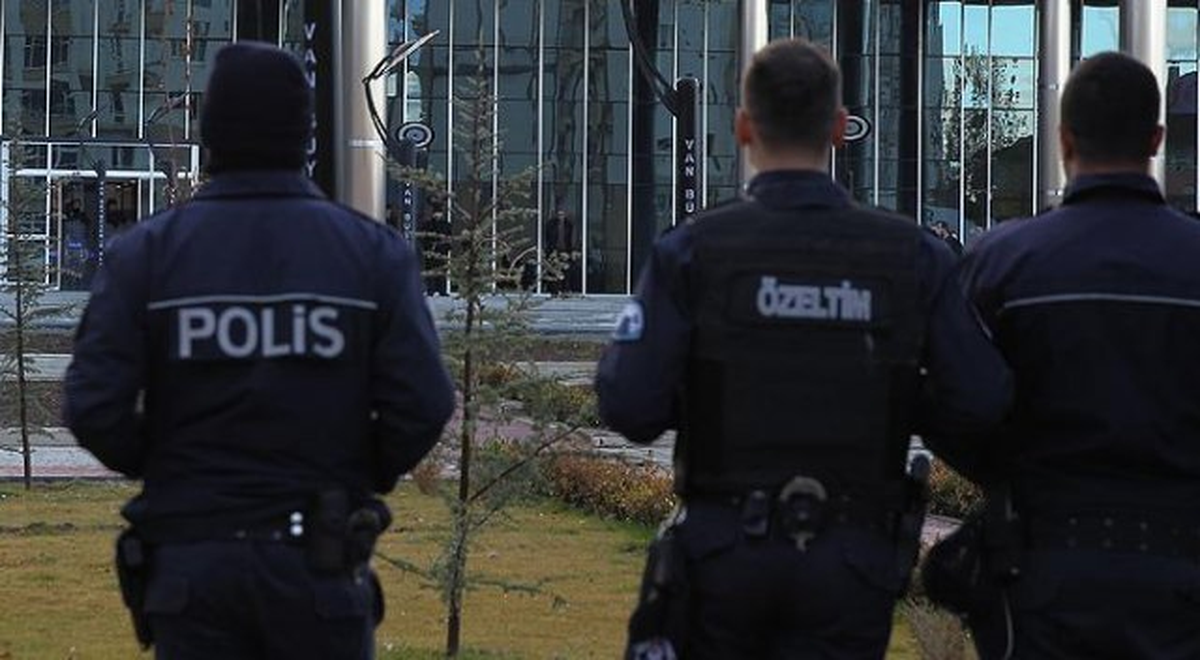 Siirt'te Dbp'li İki Belediyeye Operasyon