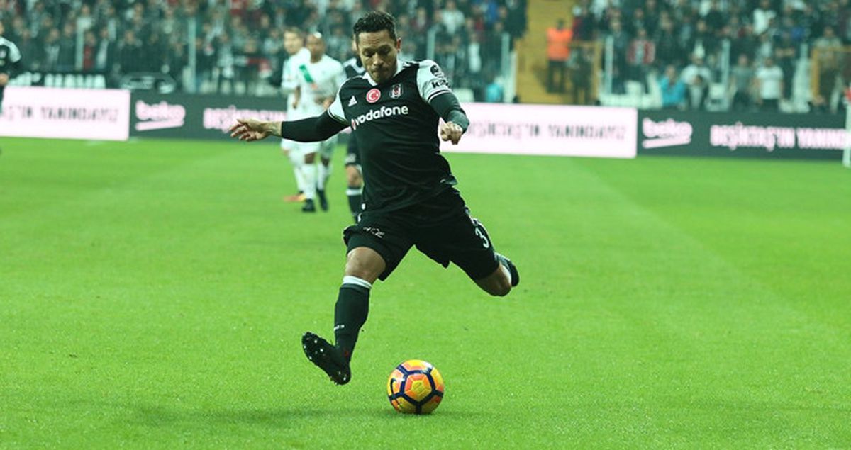 Adriano, Kasımpaşa Maçında Sarı Kart Gördü, G.Antepspor Maçında Cezalı