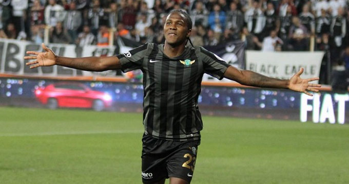 Hugo Rodallega, Akhisar'in Teklifini Kabul Etmedi, Çin ile Flört Ediyor