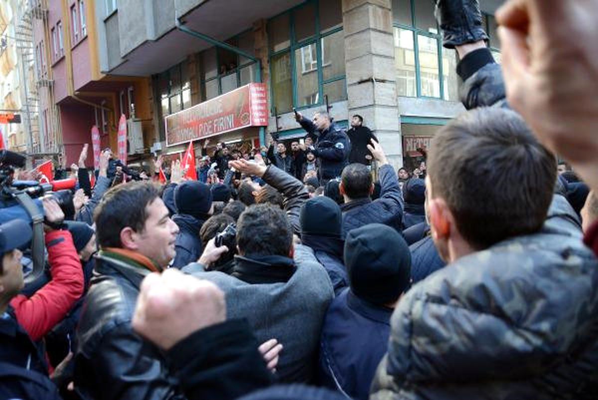 Kayseri'de CHP Gençlik Kolları Başkanı Cemre Doğan'a Saldırı