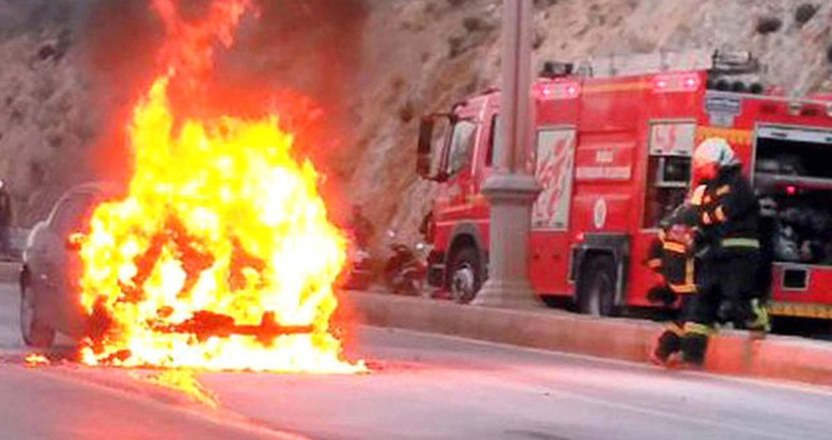 Seyir Halindeki LPG'li Otomobil Cayır Cayır Yandı