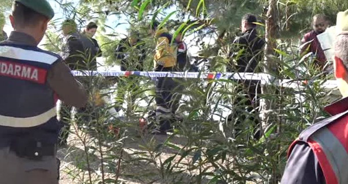 Marmaris'te 35 Yaşındaki Adam Kendini Ağaca Asarak Intihar Etti